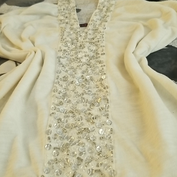 Beautiful halter top - Picture 2 of 6